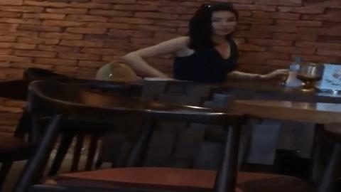 Giải trí - Kỳ Duyên lộ clip phì phèo hút thuốc, mẹ Hoa hậu nói gì?