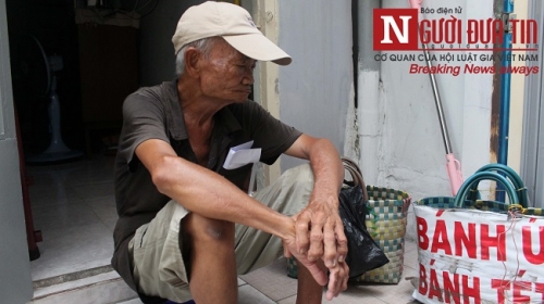 Đời sống - Cha già gần 100 tuổi bán bánh ú khắp Sài Gòn nuôi 2 con bệnh tật (Hình 2).