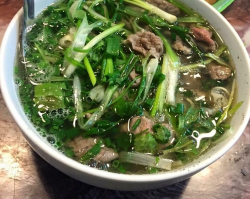 X&atilde; hội - Phở H&agrave; Nội, b&aacute;t bắp b&ograve; 'kh&ocirc;ng đầy đặn' gi&aacute; 200.000đ