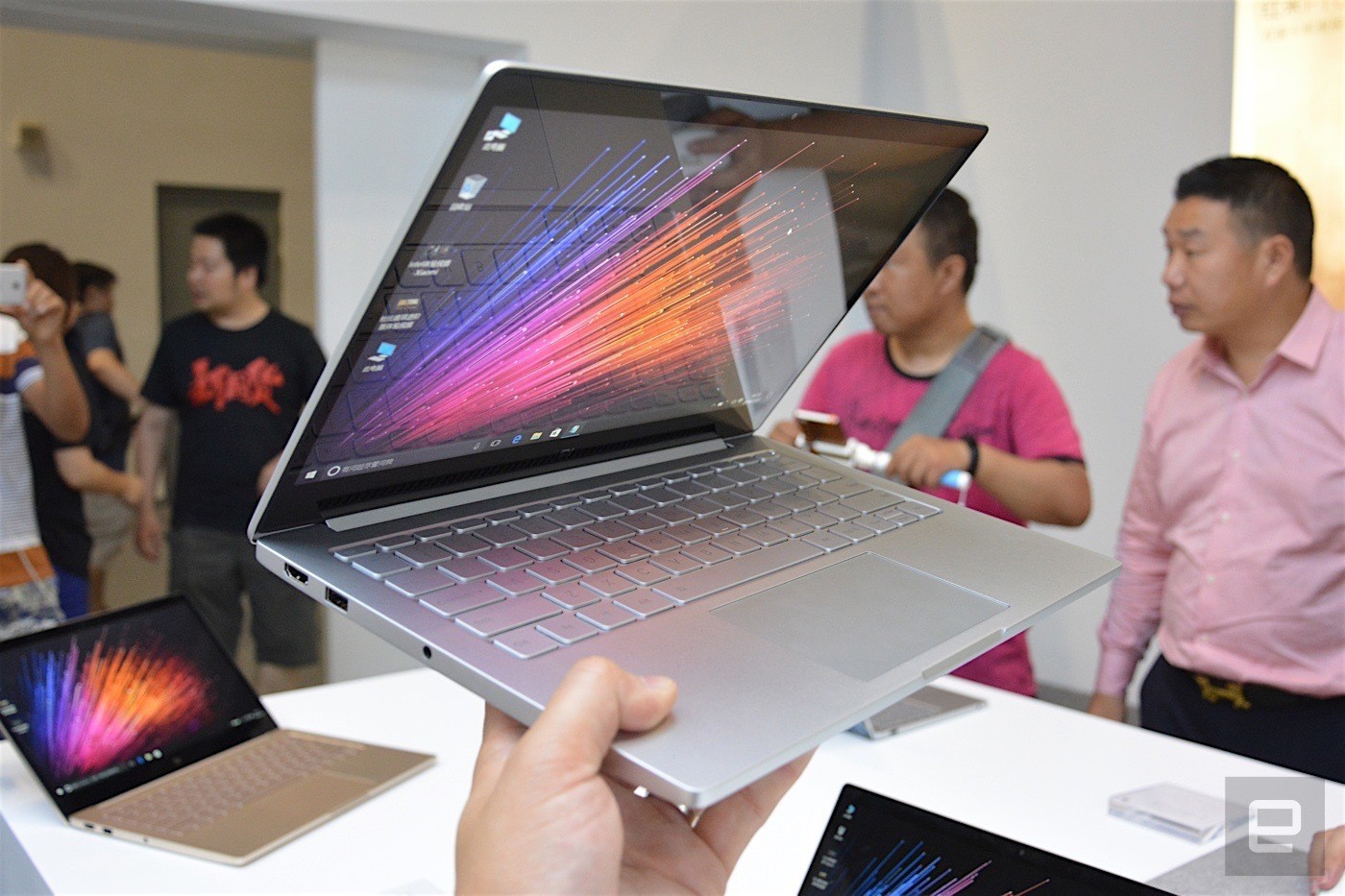 Công nghệ - Xiaomi ra mắt Mi Notebook Air thiết kế giống Macbook Air, giá mềm (Hình 3).