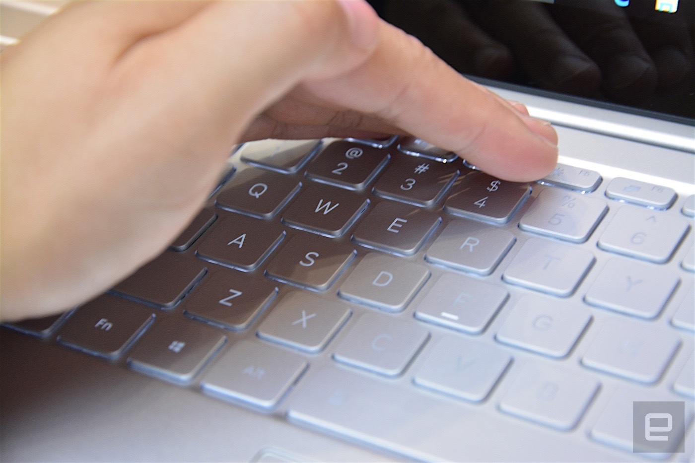 Công nghệ - Xiaomi ra mắt Mi Notebook Air thiết kế giống Macbook Air, giá mềm (Hình 5).