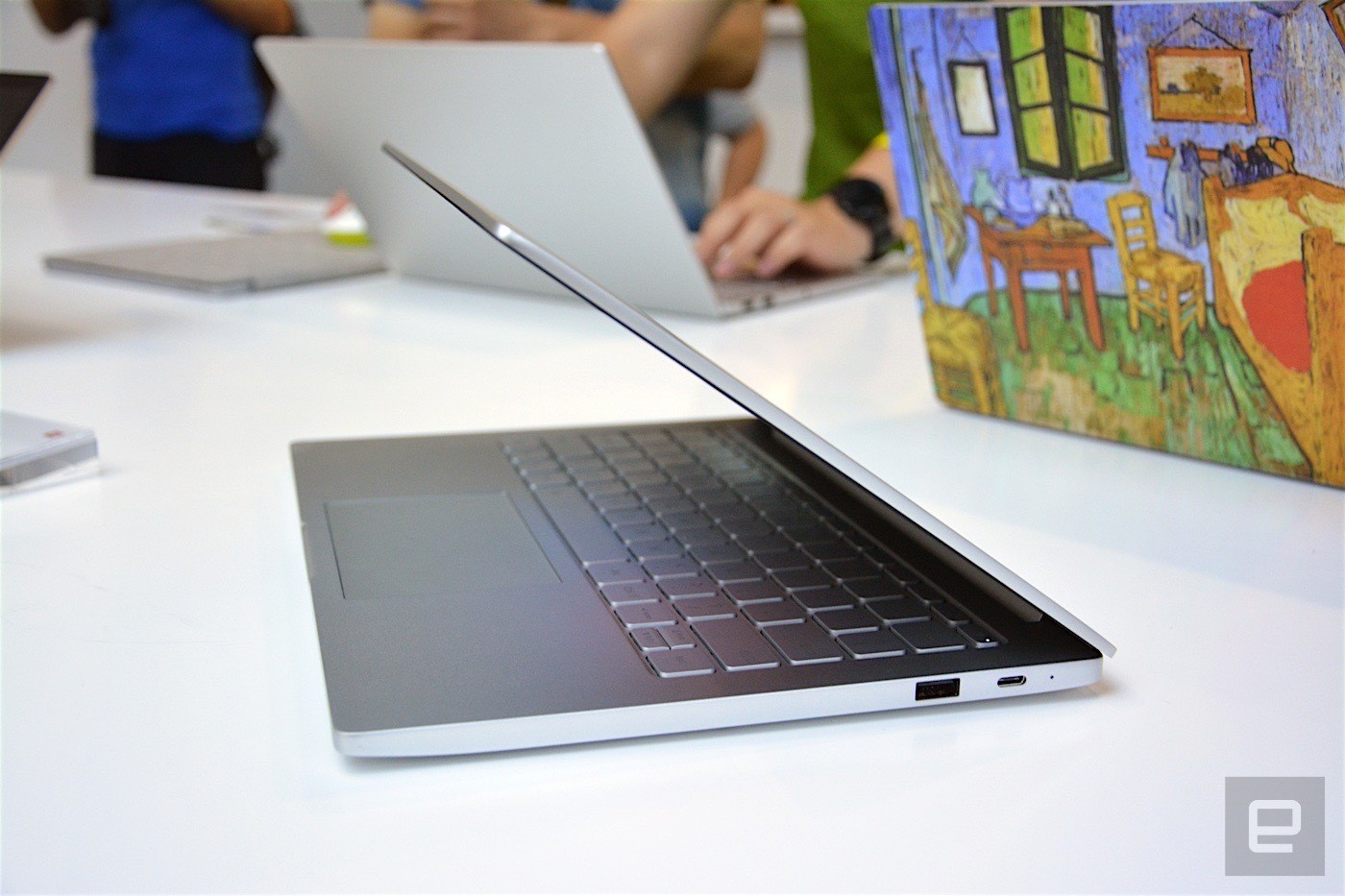 Công nghệ - Xiaomi ra mắt Mi Notebook Air thiết kế giống Macbook Air, giá mềm (Hình 8).