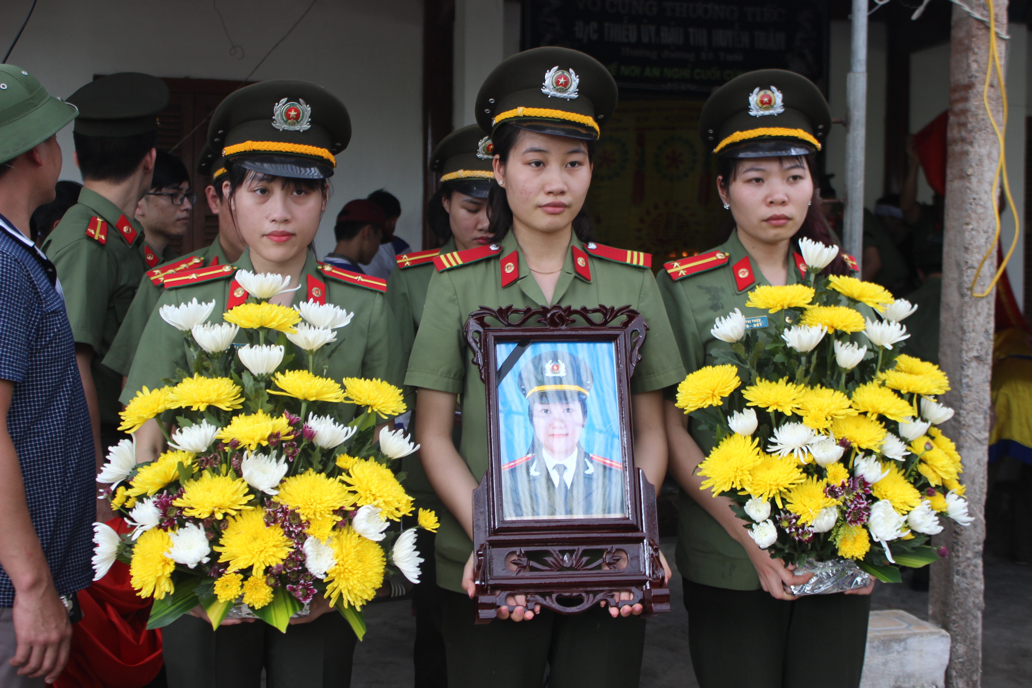 Đời sống - Nghẹn ngào lễ tiễn đưa người mẹ từ chối điều trị ung thư để cứu con (Hình 7).
