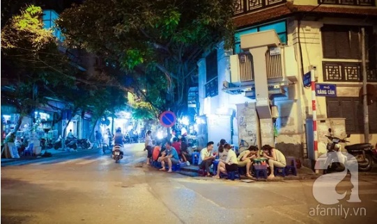 Xã hội - Chuyện kể cuối tuần bên bát mì tôm gà tần độc đáo nhất phố cổ