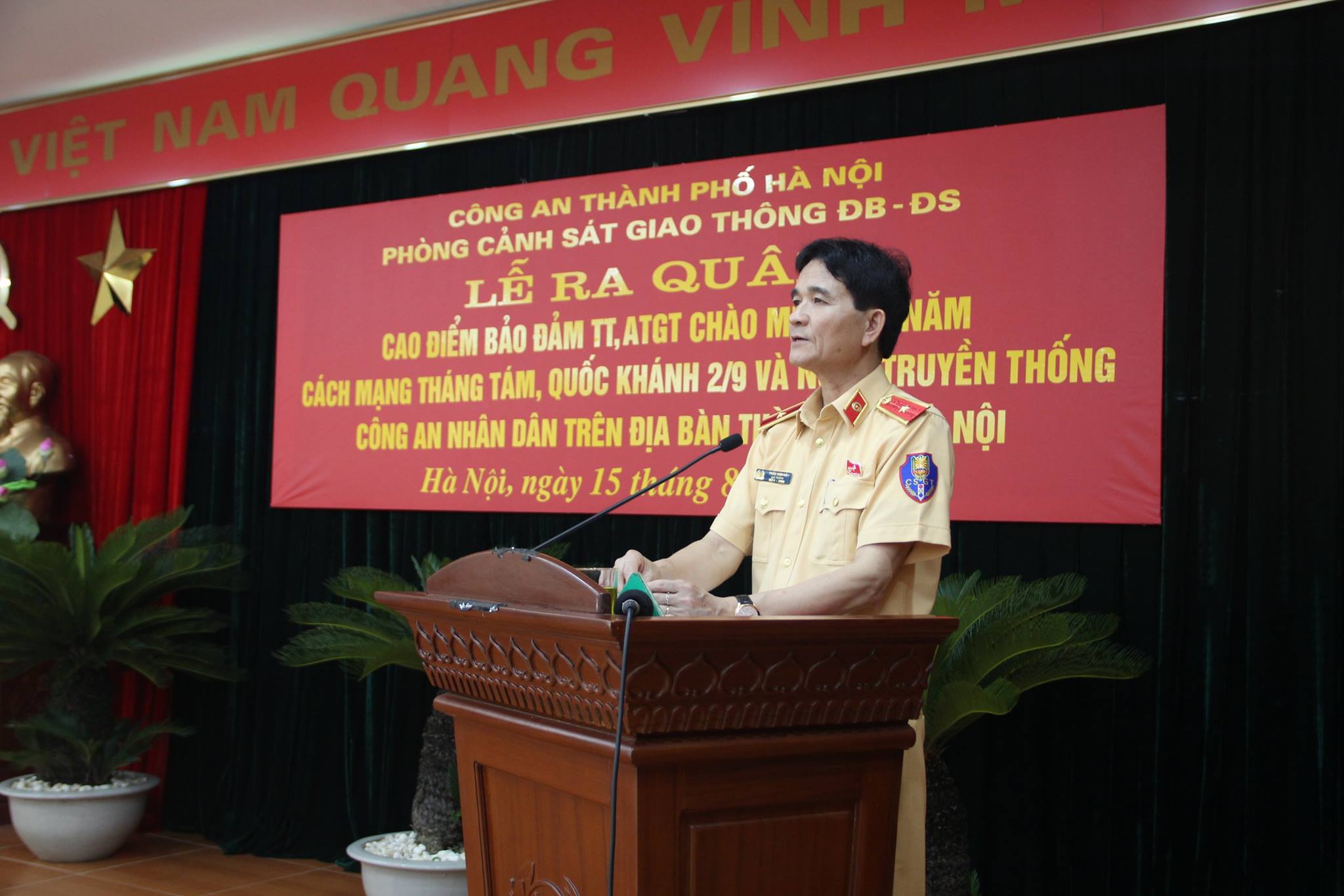 Xã hội - Cục trưởng CSGT: 'Phạt nặng đèn vàng là đúng vì nói chả ai nghe'