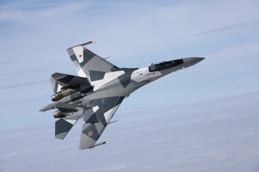 Thế giới - Không quân Mỹ đổi màu F-16 thành giống Su-35 của Nga