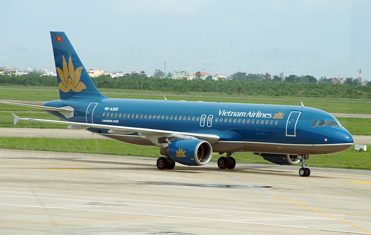Xã hội - Vietnam Airlines hủy 10 chuyến bay vì bão Thần Sét