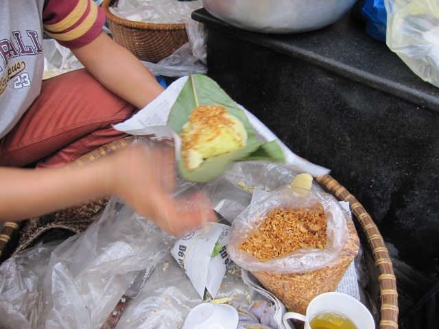 Đời sống - L&yacute; do người Việt KH&Ocirc;NG N&Ecirc;N mua x&ocirc;i s&aacute;ng g&oacute;i bằng giấy b&aacute;o, nilon?