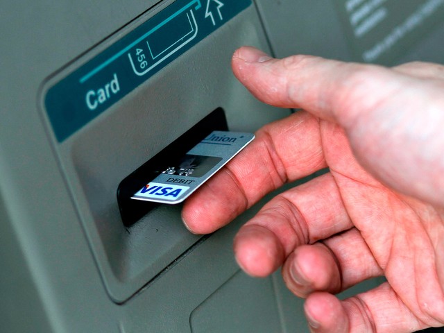 Đời sống - Những lưu ý dùng thẻ rút tiền tại cây ATM để không rước bệnh tật