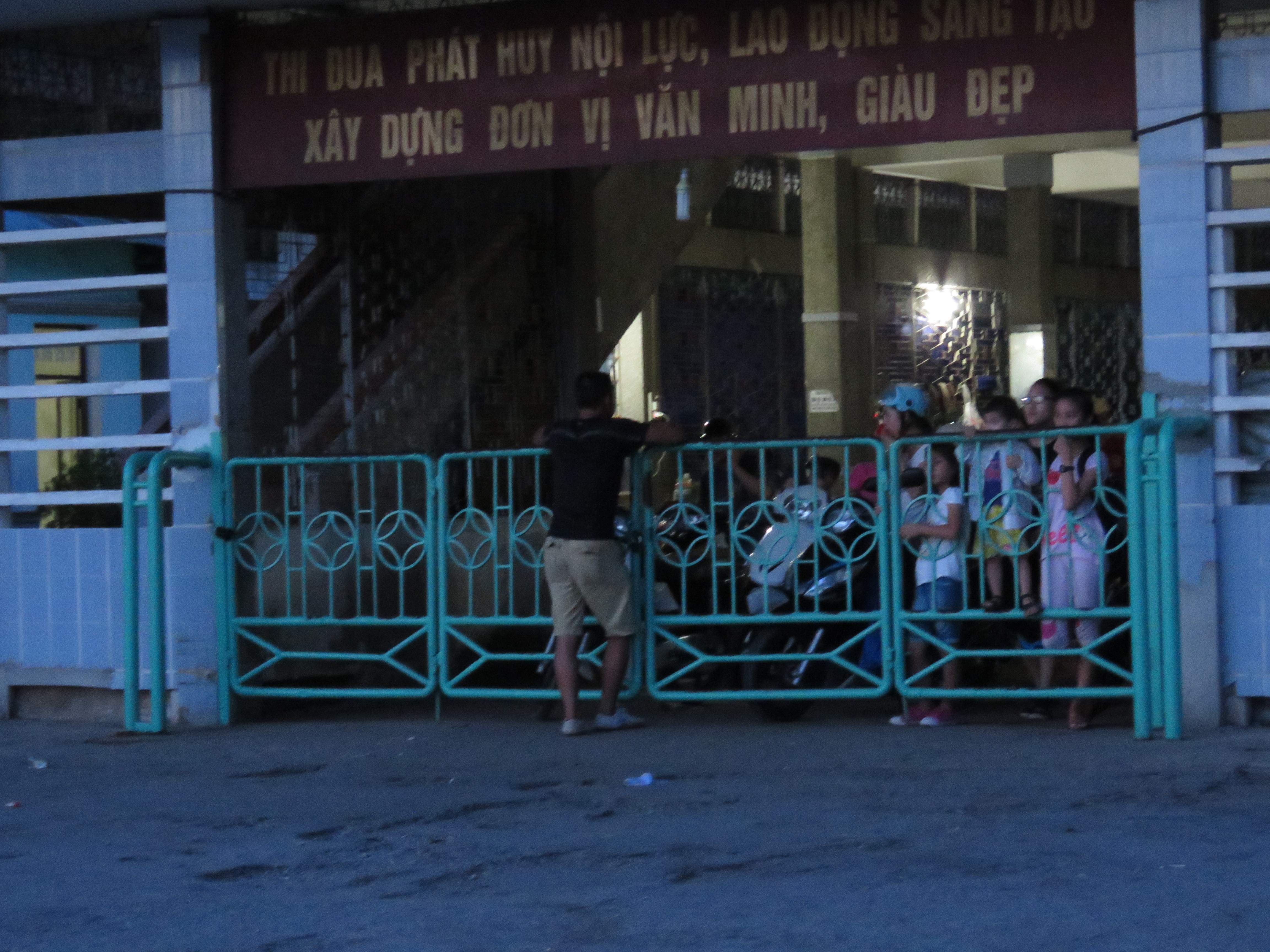 Pháp luật - Quảng Ninh: Đò ngang trái phép bến Phà Rừng ngang nhiên hoành hành (Hình 2).
