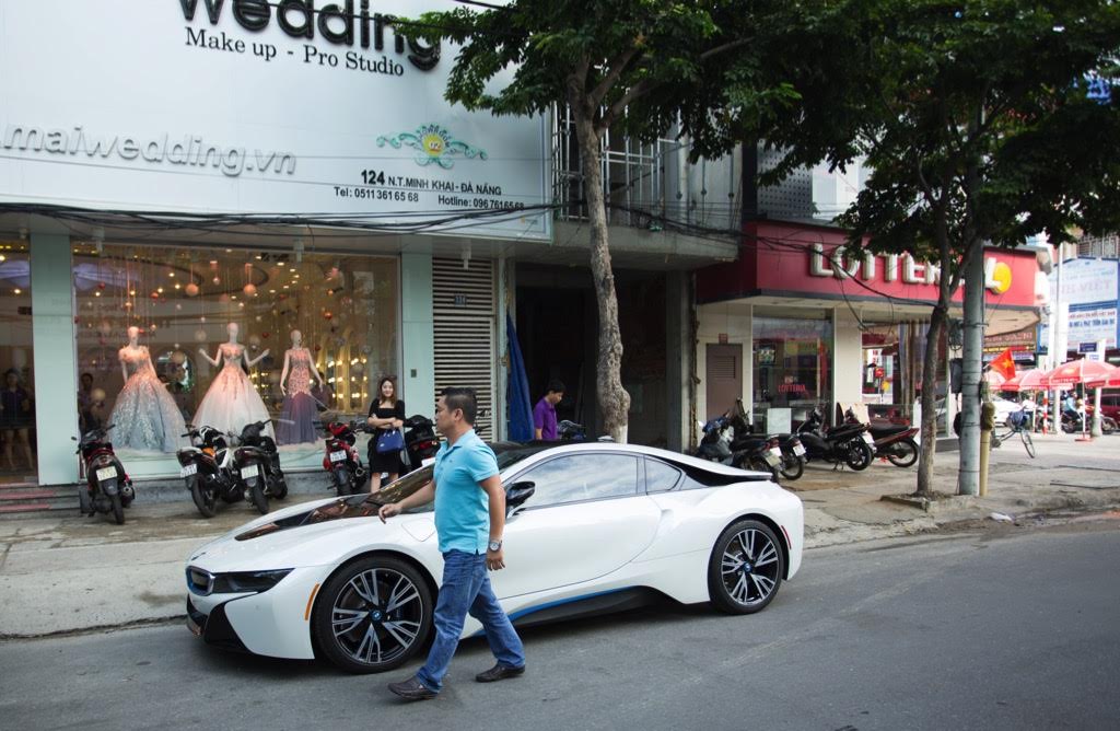 Xe++ - 'Lộ' danh tính người chồng mua siêu xe 7 tỷ BMW i8 tặng sinh nhật vợ (Hình 3).