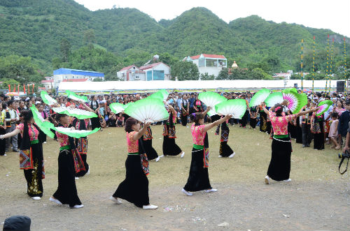 X&atilde; hội - Đặc sắc những điệu m&uacute;a d&acirc;n gian mừng Tết Độc lập của người T&acirc;y Bắc (H&igrave;nh 2).