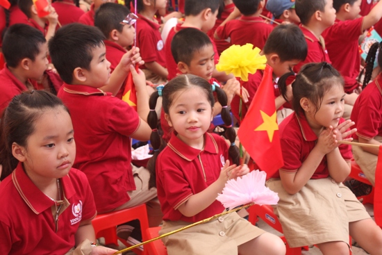 Xã hội - Nụ cười rạng rỡ của học sinh trong ngày khai giảng năm học mới (Hình 5).