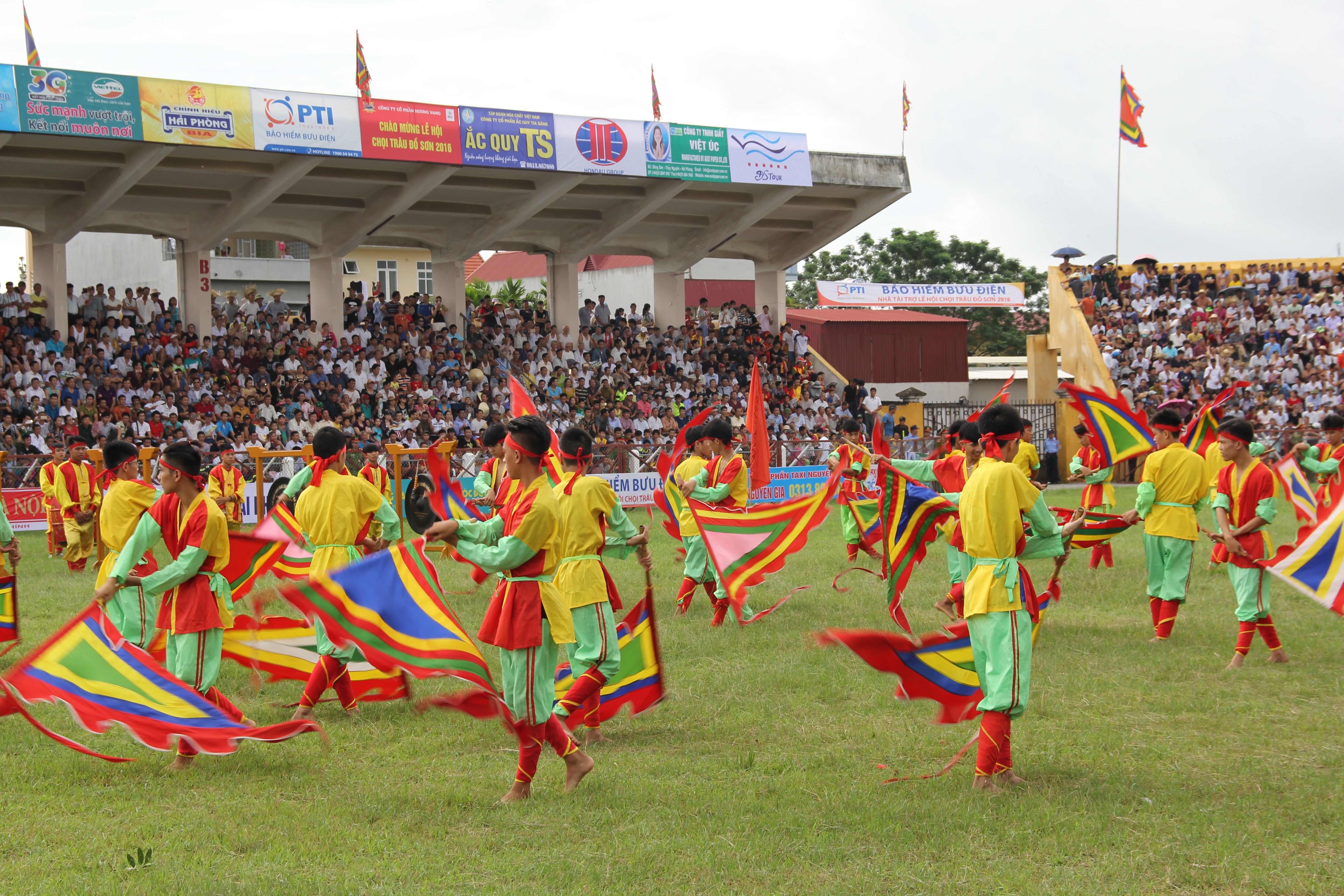Thể thao - Kịch tính những cặp đấu chung kết chọi trâu Đồ Sơn 2016 (Hình 7).