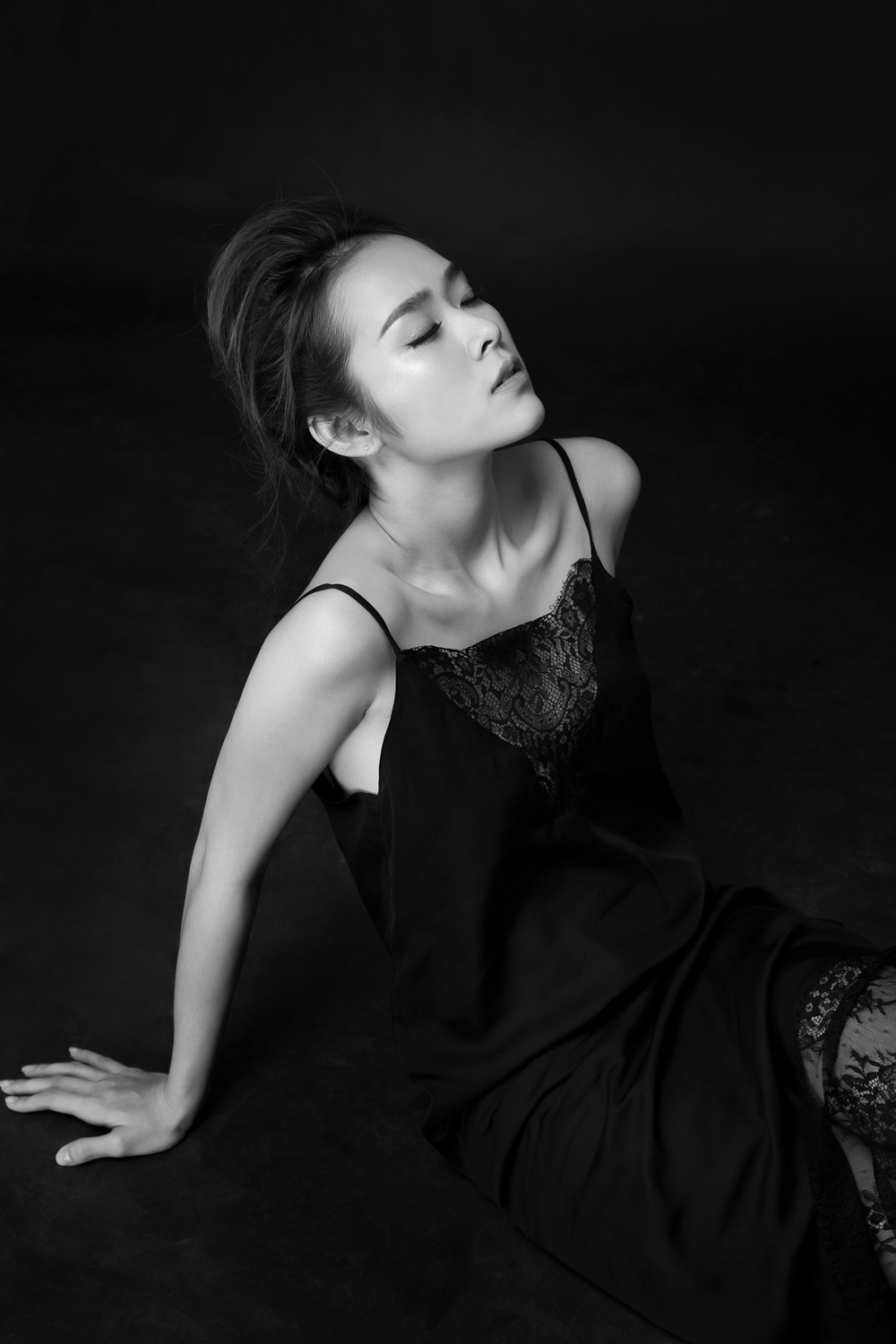 Giải trí - Diệp Bảo Ngọc cẩn trọng khi chụp ảnh sexy để tránh phản cảm (Hình 2).