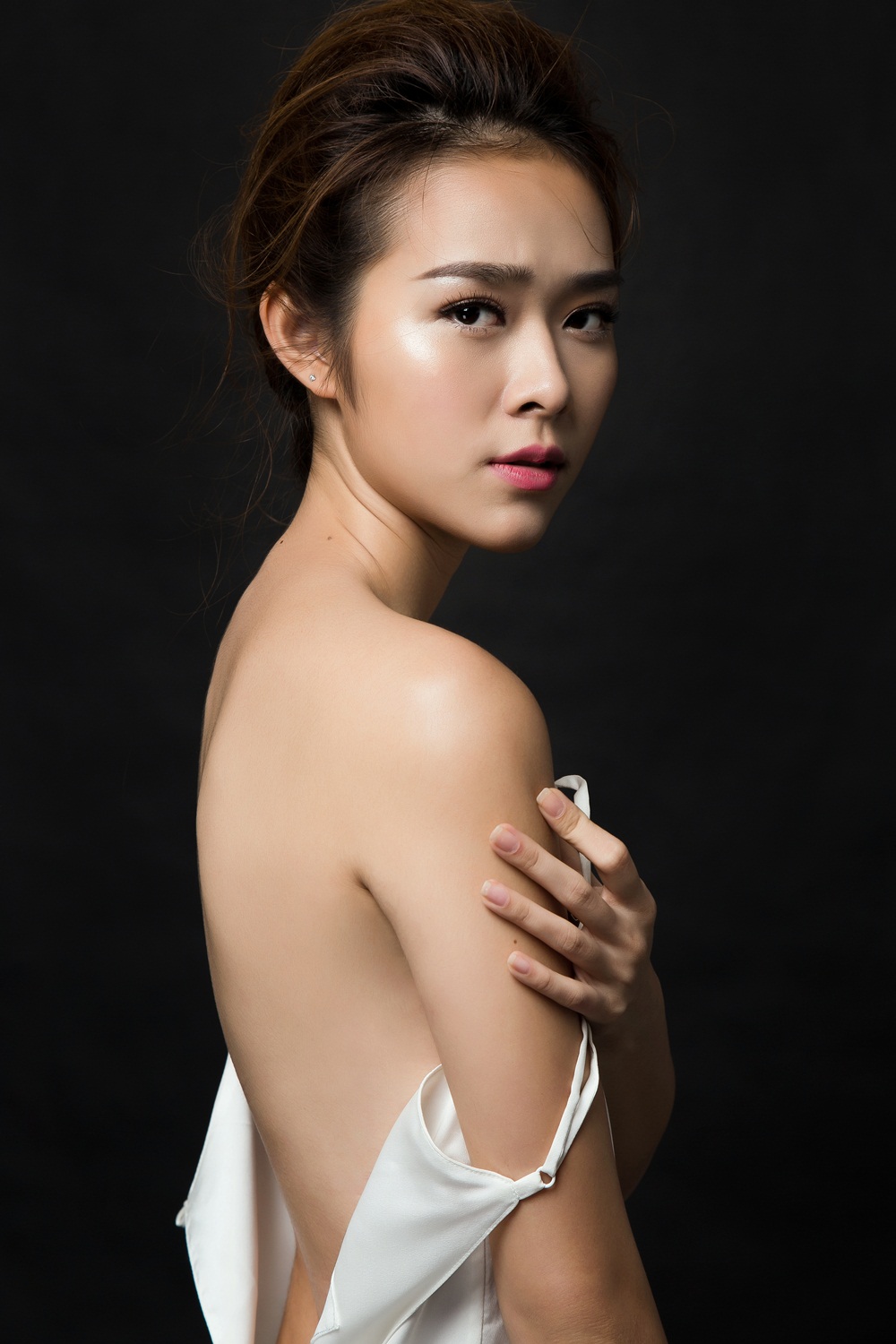Giải trí - Diệp Bảo Ngọc cẩn trọng khi chụp ảnh sexy để tránh phản cảm (Hình 6).