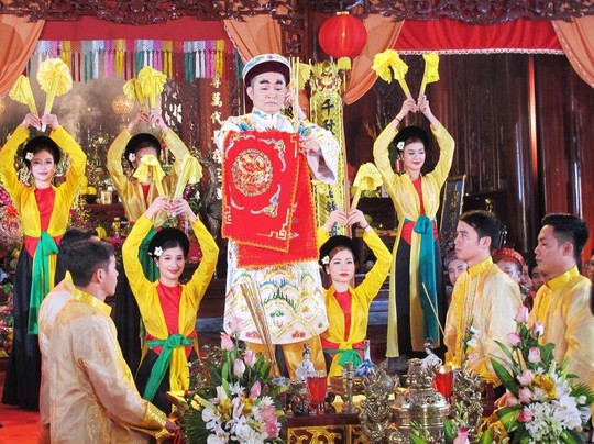 Xã hội - Xuân Hinh đem diễn xướng Hầu đồng lên sân khấu tiền tỷ