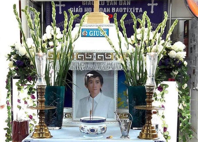 Giải trí - Những hình ảnh cảm động đầu tiên về lễ tang ca sĩ Minh Thuận (Hình 4).