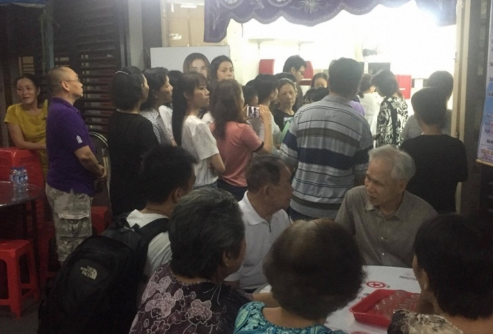 Giải trí - Những hình ảnh cảm động đầu tiên về lễ tang ca sĩ Minh Thuận (Hình 6).