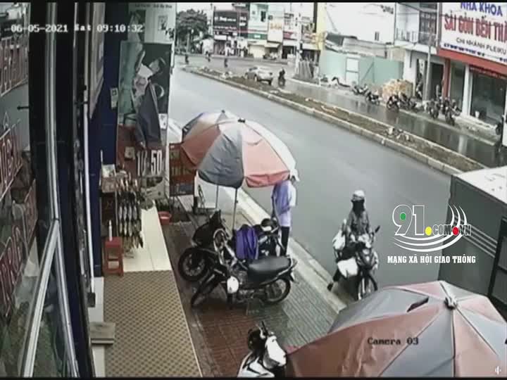 Mới- nóng - Clip: Khoảnh khắc xe tải ôm cua, cán tử vong nữ sinh lớp 12 ở Gia Lai