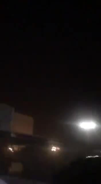 Tiêu điểm - Video Mỹ đánh chặn máy bay cảm tử tấn công Đại sứ quán: Bầu trời Baghdad rực lửa