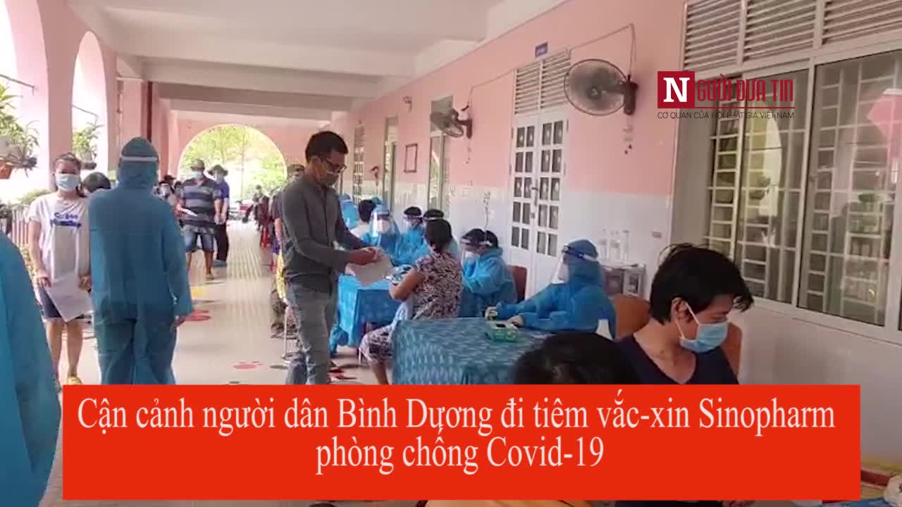 Sự kiện - Bình Dương: Người dân xếp hàng tiêm vắc-xin của Sinopharm 