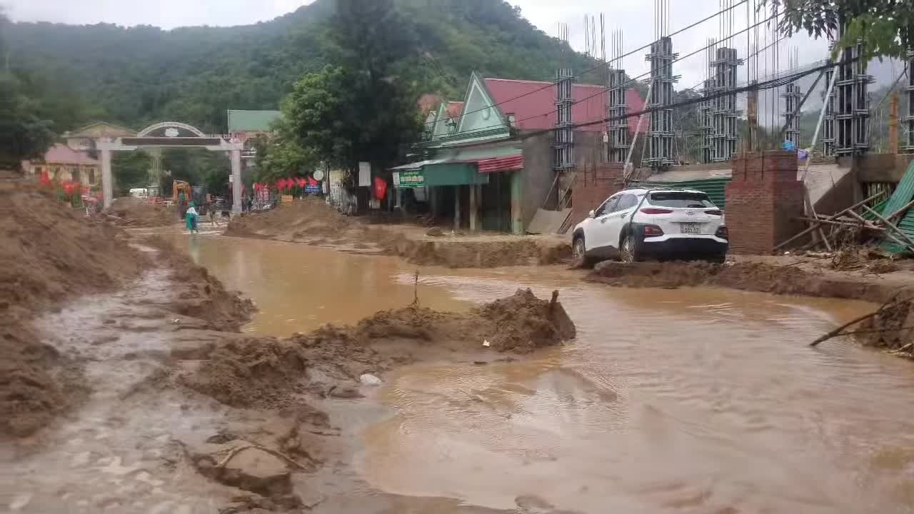 Dân sinh - Người dân kinh hoàng nhớ lại giây phút lũ quét phá nát bản làng