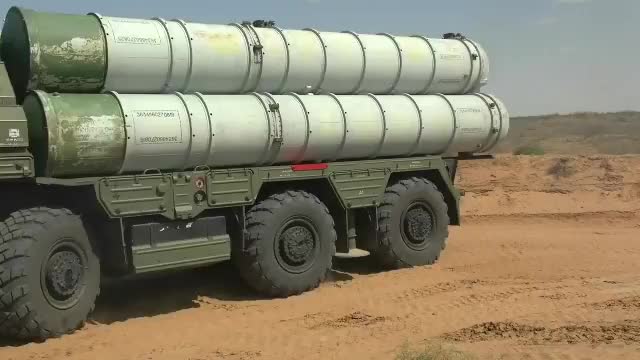 S-400 của Nga bắn hạ tên lửa trên không