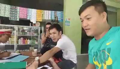 Clip: CSGT và người vi phạm cùng đánh đàn, hát gây sốt cộng đồng mạng