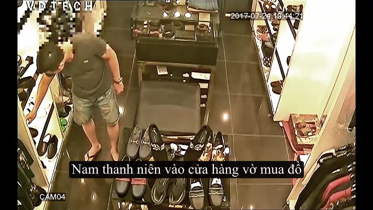 Clip: Nam thanh niên đi SH trộm ví cực nhanh trong cửa hàng đồ hiệu