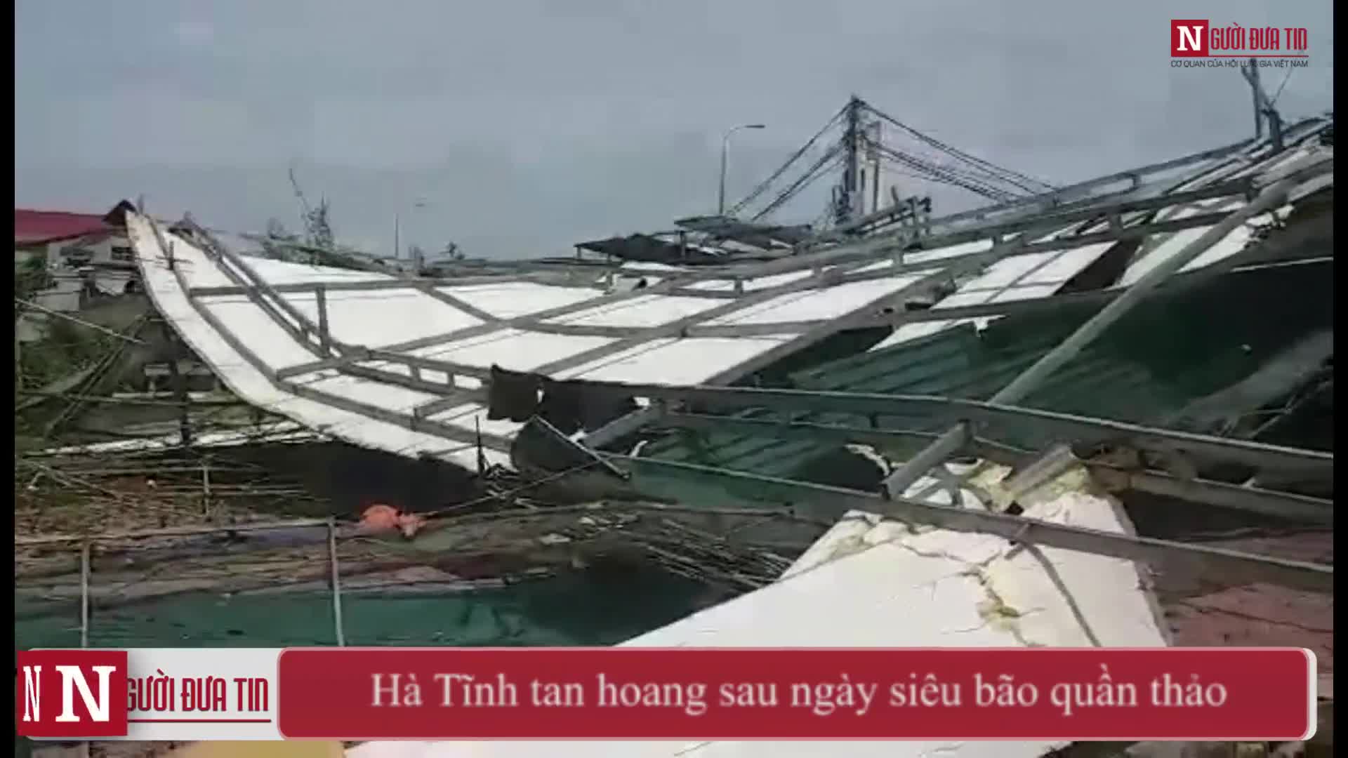 Hà Tĩnh tan hoang sau ngày siêu bão quần thảo