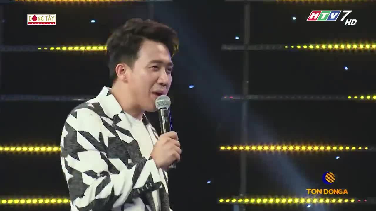 Trấn Thành nổi cơn ghen bắt nhóm nhạc nam phải gọi vợ là dì Ri