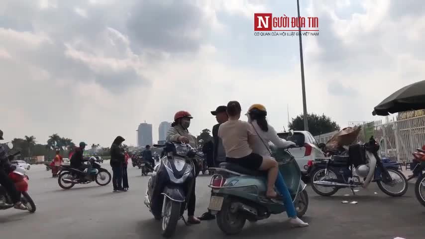Gi&aacute; v&eacute; chợ đen thay đổi ch&oacute;ng mặt