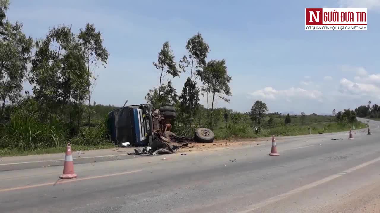 Kinh hoàng hiện trường vụ tai nạn liên hoàn giữa 3 xe ô tô