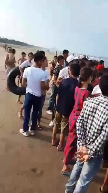Người chồng tử vong khi bơi ra cứu vợ mới cưới
