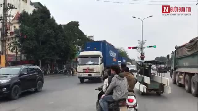 1km chi chít đèn tín hiệu giao thông