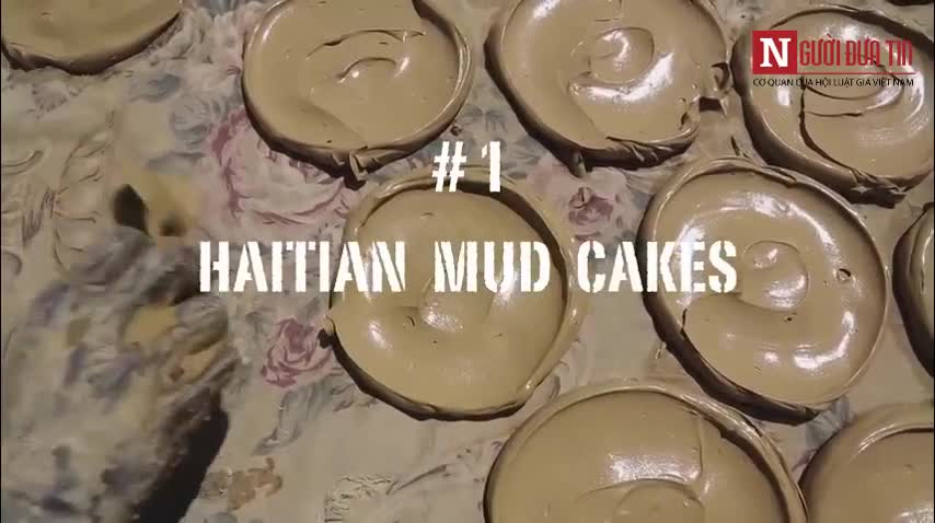 Bánh làm từ bùn - món ăn cứu sống nhiều dân nghèo