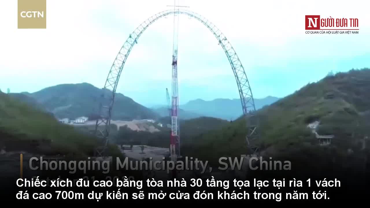 Khám phá xích đu cao bằng tòa nhà 30 tầng