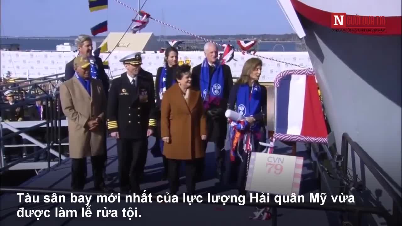 Mỹ làm lễ rửa tội cho tàu sân bay khủng nhất thế giới