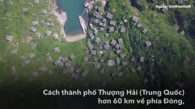 Khám phá làng chài bỏ hoang xanh mướt như cổ tích