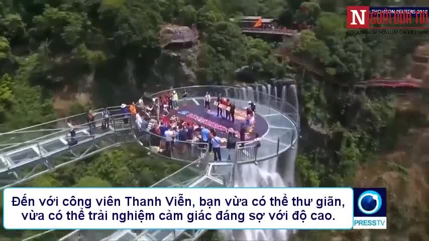 Thót tim với đài quan sát trong suốt tại Trung Quốc