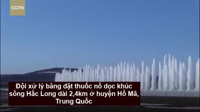 Hơn 170 cột nước ấn tượng cao 12 mét xuất hiện khi phá băng