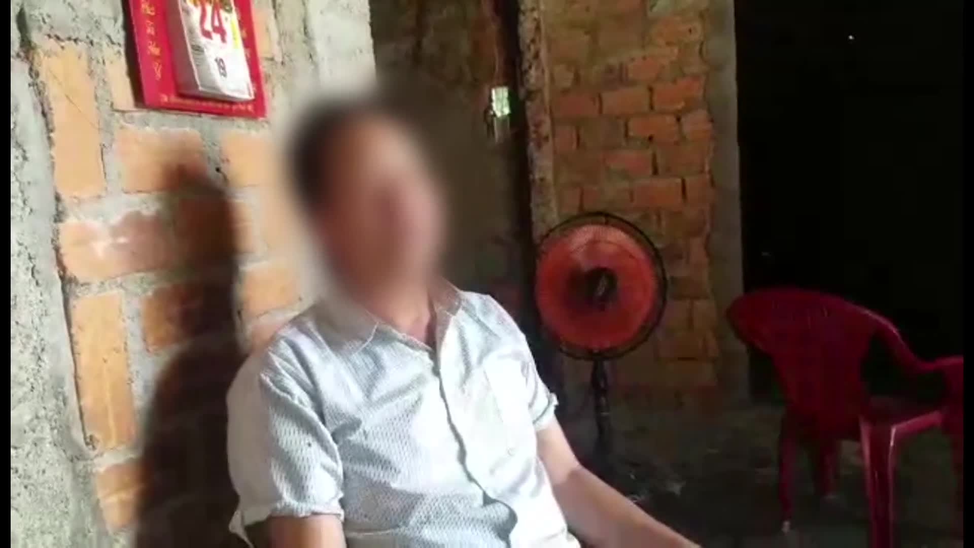 Clip bố hai anh em sinh đôi liên quan đến nghi án hiếp dâm nữ sinh chia sẻ với phóng viên