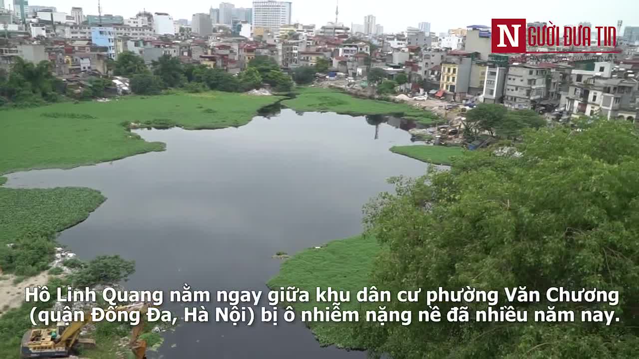 Rác thải bủa vây hồ nước giữa lòng Hà Nội