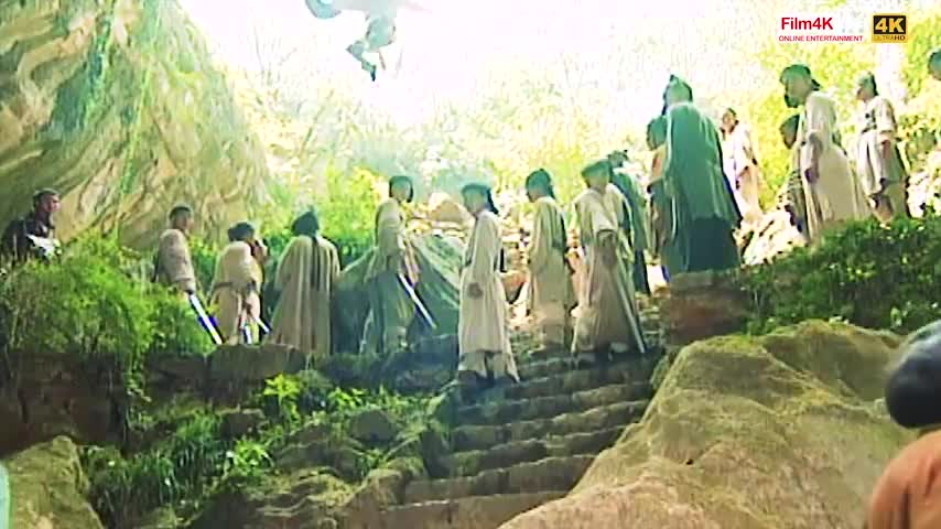 Lệnh Hồ Xung d&ugrave;ng Độc c&ocirc; cửu kiếm đ&aacute;nh bại Tịch t&agrave; kiếm ph&aacute;p của Nhạc Bất Quần