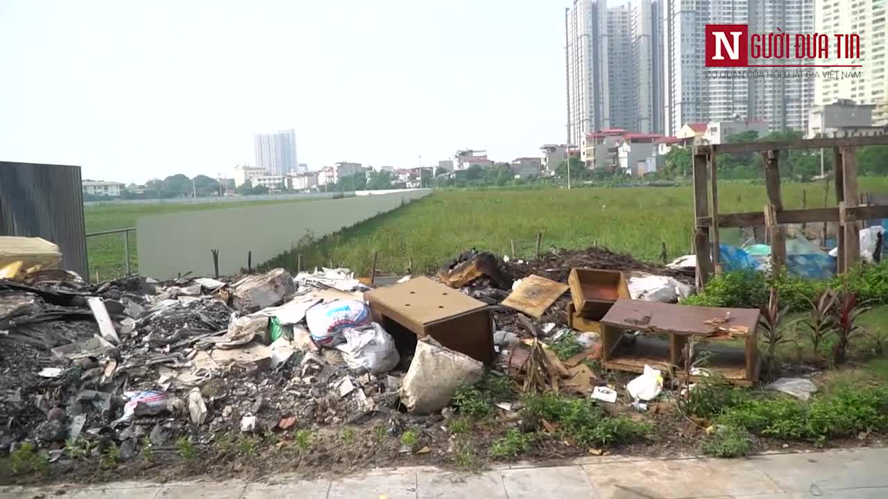Rác thải bủa vây đường Trịnh Văn Bô, Hà Nội