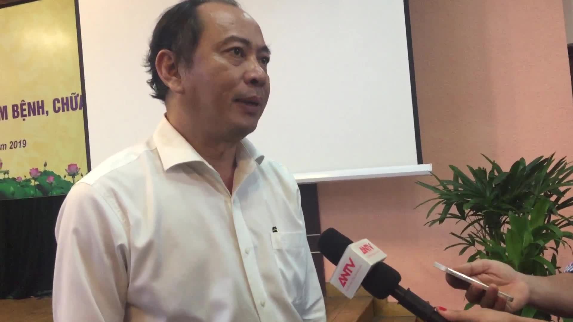 V&igrave; sao nhiều b&aacute;c sĩ liệt giường vẫn tiếp tục được h&agrave;nh nghề