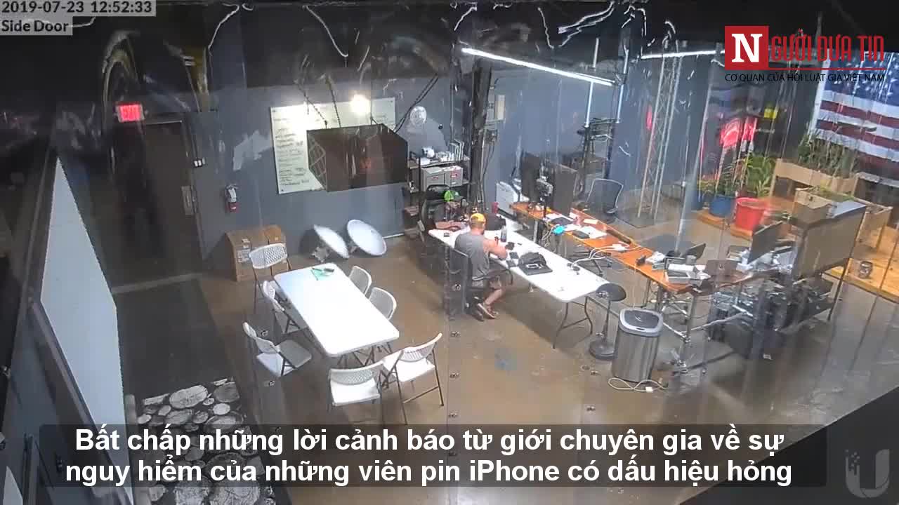 Suýt mất mạng vì nghịch iPhone phồng pin