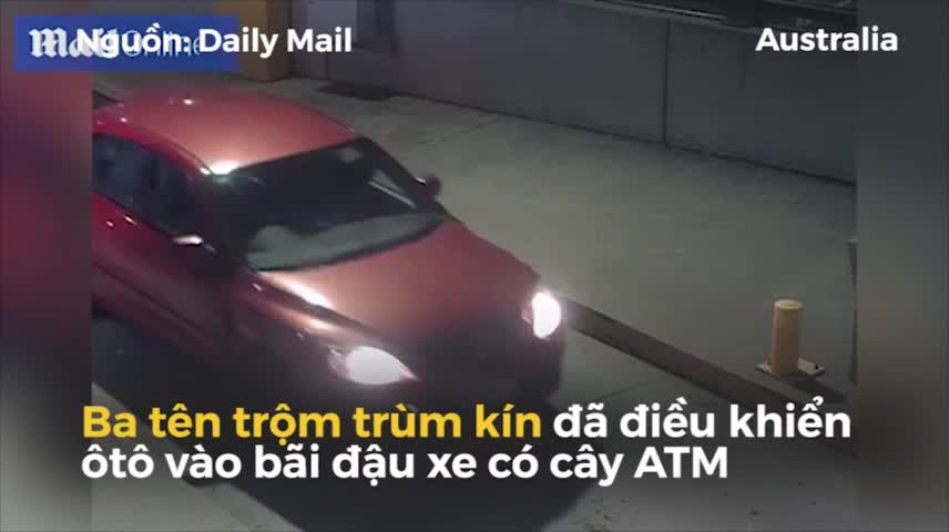 Trộm liều lĩnh d&ugrave;ng cưa m&aacute;y cắt c&acirc;y ATM trộm tiền 