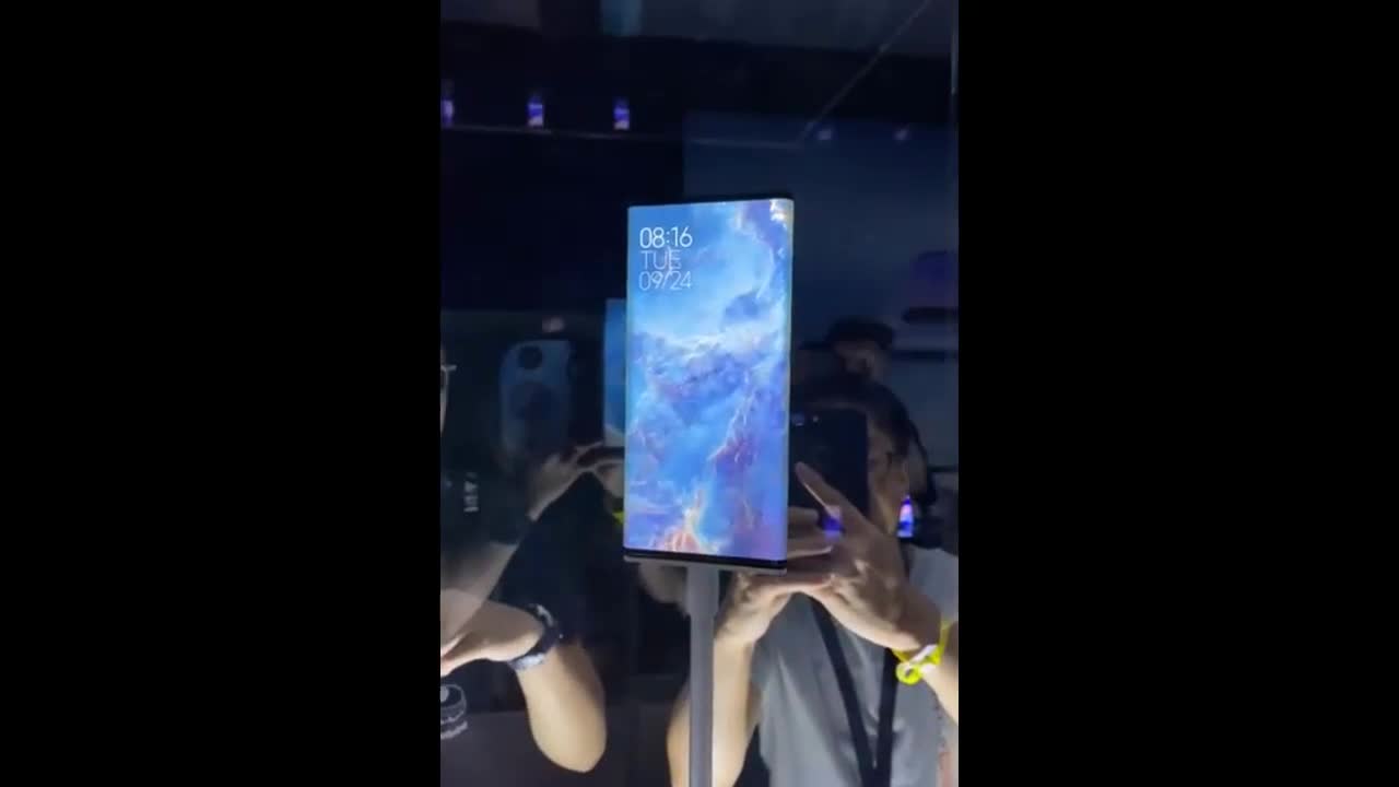 Video cận cảnh chiếc điện thoại không tưởng Mi Mix Alpha